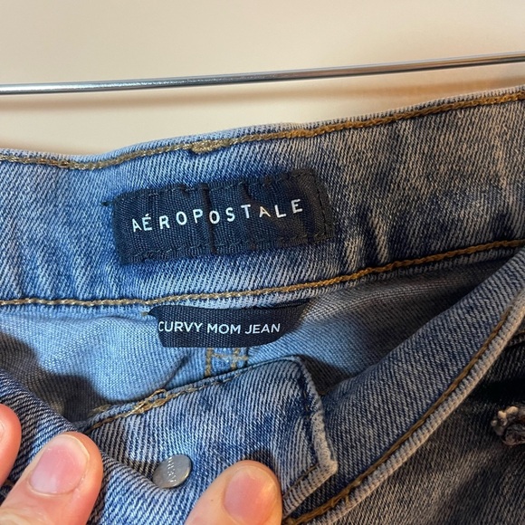 Aeropostale Light Blue Distressed Cropped Curvy Mom Jeans - Picture 2 of 8